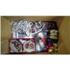 Image 4 : Box of Christmas decorations