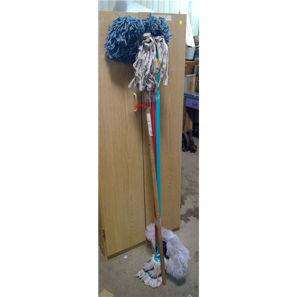 4 assorted mops