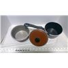Image 5 : Strainers, pans, frying pan, cook pot