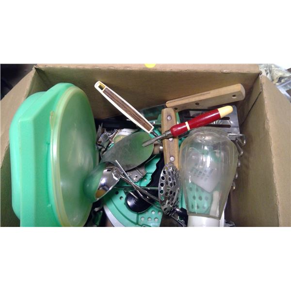 Kitchen wares, plates 11pcs some chips