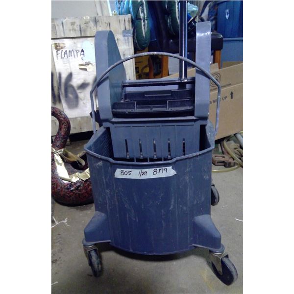 Mop & pail and ringer