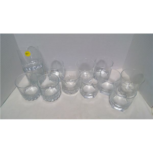 Box of assorted glasses 19pcs, 2 small bottles