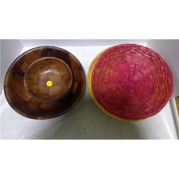Wooden salad bowl set, wicker baskets