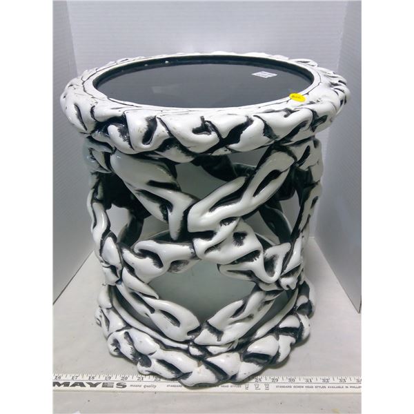 Round glass end table 16" dia, 17" tall