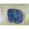Image 3 : 3 Vintage Leather Baseball Mitts