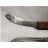 Image 3 : Beaver skinning knife & poorly sharpened 'buck' knife