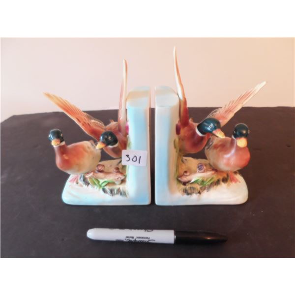 VINTAGE CERAMIC BIRD BOOKENDS