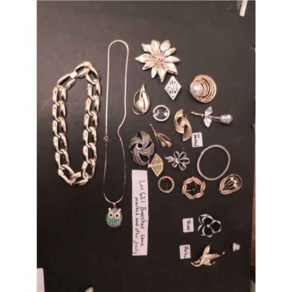 LOT 621 JEWELRY LOT SOME MARKED BROOCHES & OTHER JEWELRY
