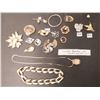 Image 2 : LOT 621 JEWELRY LOT SOME MARKED BROOCHES & OTHER JEWELRY