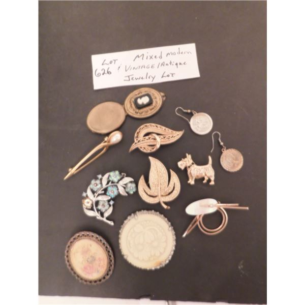 LOT 626 MIXED MODERN VINTAGE JEWELRY LOT