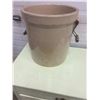 Image 4 : 5 Gallon Medalta Crock, No Chips or Cracks - Wooden Handles