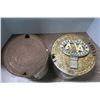 Image 3 : 2 x Vintage Cans (oil + anti-freeze) -1Gal w/ Broken AAA Club Decal