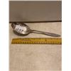 Image 1 : serving spoon