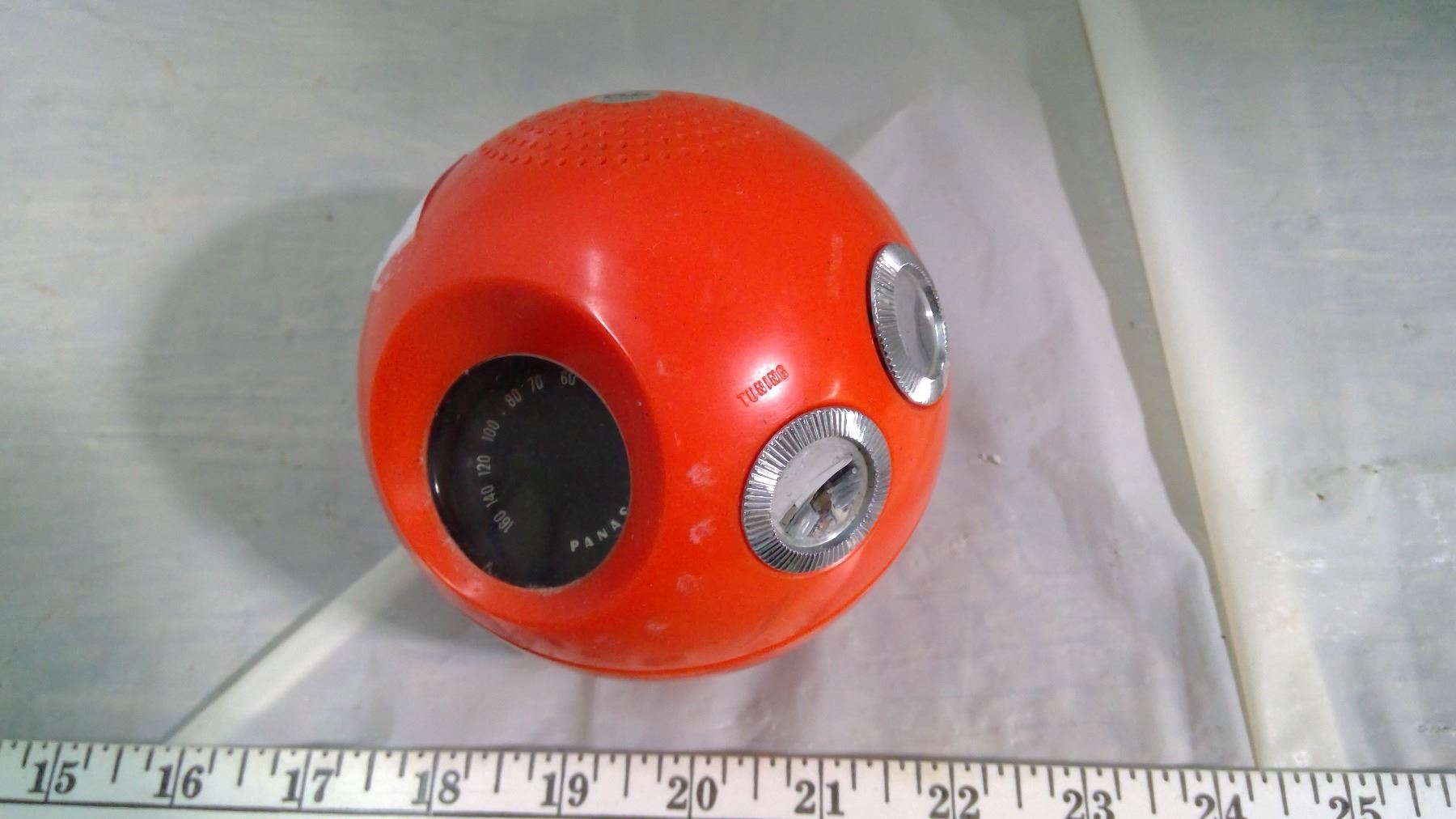RED PANASONIC TRANSISTOR RADIO WITH 9 VOLT BATTERY, IN WORKING ORDER