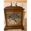 Image 1 : VINTAGE MANTEL CLOCK BATTERY OPERATED