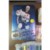Image 4 : Tin of of NHL Hockey Cards - Unsorted