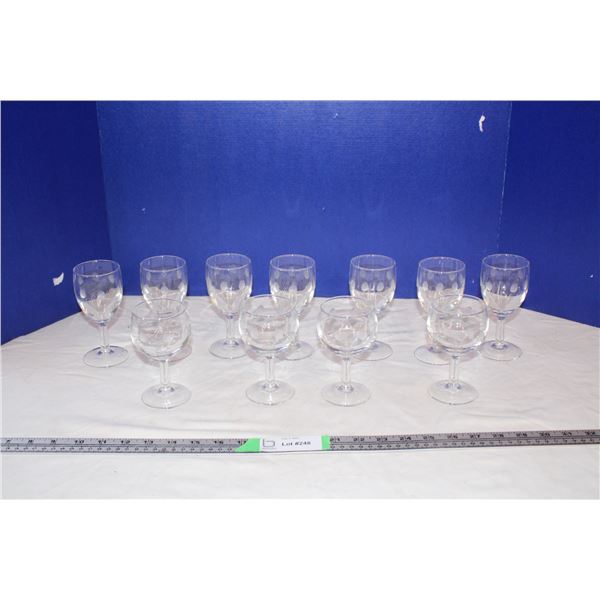 Polka dot textured wine glasses 11 pieces