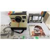 Image 2 : Polaroid camera one step with electronic flash