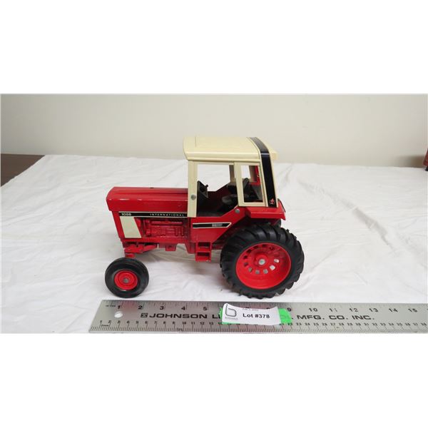 ERTL 1086 IH Die cast Tractor - 9.05" long - missing muffler