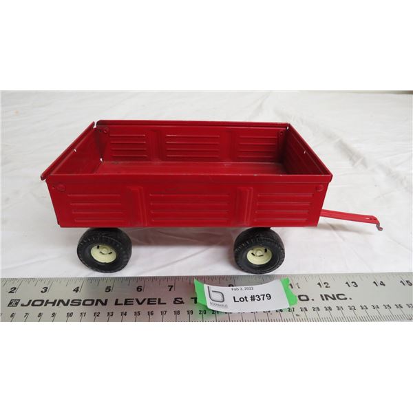 ERTL metal toy wagon - total length 12"