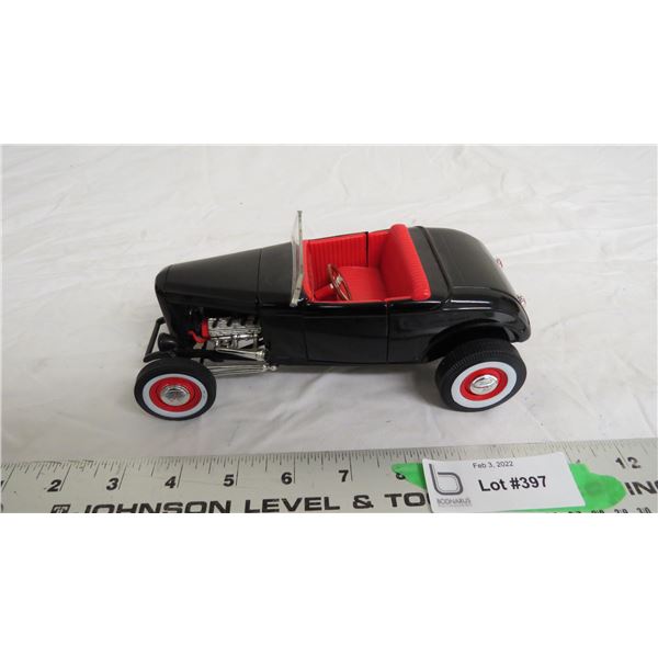 ERTL diecast Ford Car 7.5" long