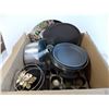 Image 1 : Box of Cookware - Pizza Pan, Pie Pans, muffin pans, large pot