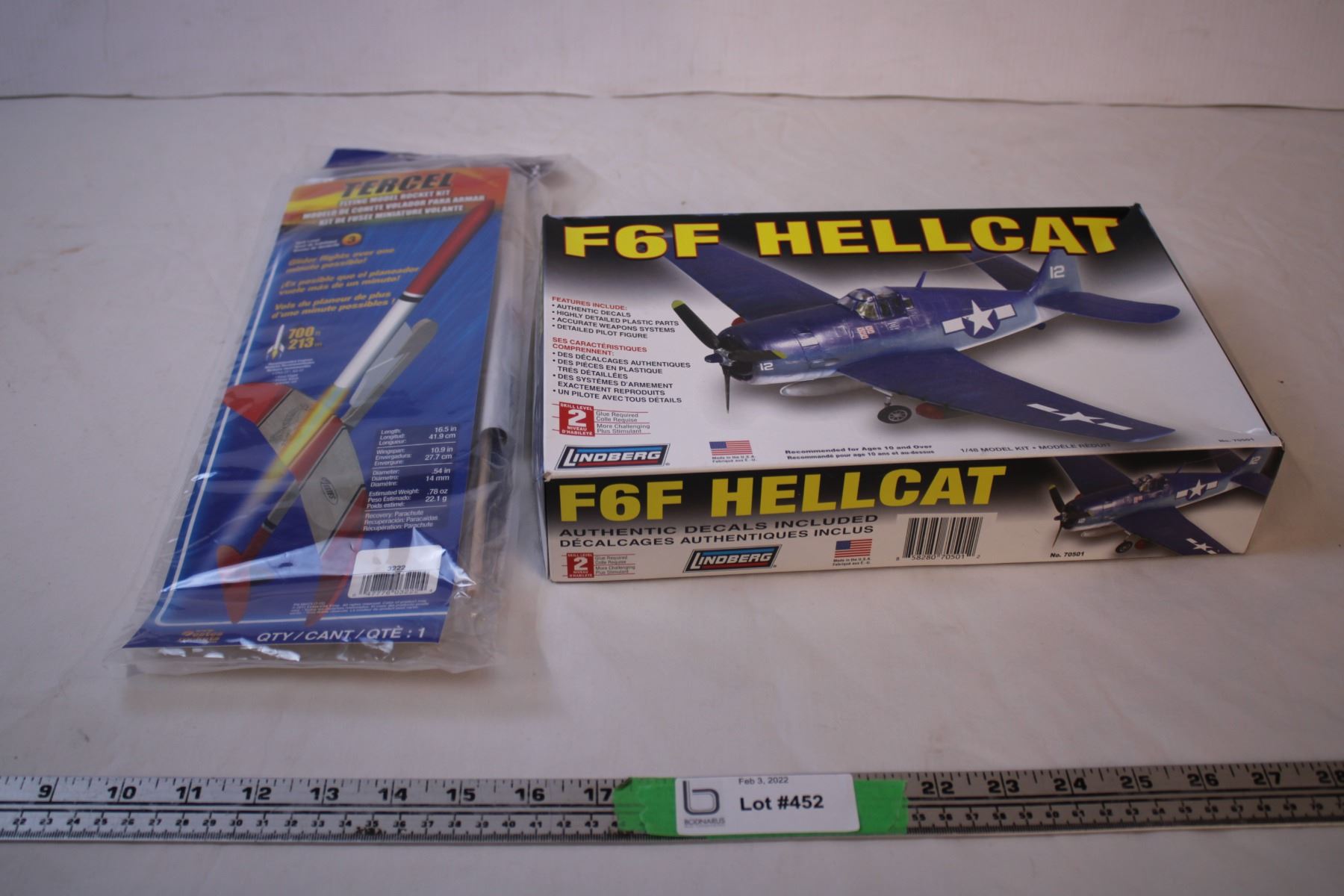 F6F HELLCAT model,Flying rocket kit - Bodnarus Auctioneering