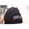 Image 3 : Roots Sweats size s, Graphic T-shirts size 2xl, Mitts