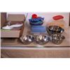 Image 1 : Tupperware,mixing bowls,measuring cups