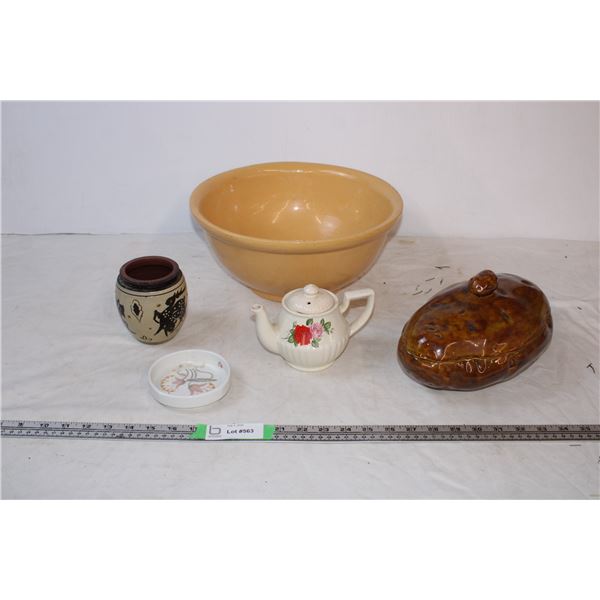 Medalta Pottery wash basin, Saskatoon made candy dish,various pottery