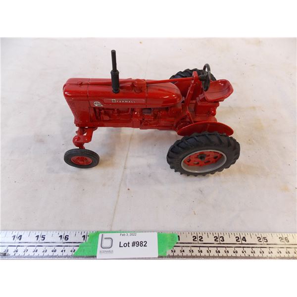 Ertl Farmall tractor model 8.5” long die-cast