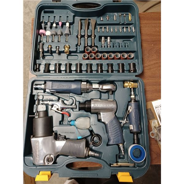 UNUSED MASTERCRAFT AIR TOOL KIT COMES WITH ACCESSORIES
