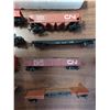 Image 4 : COLLECTION OF CN TRAINS COMES WITH FOUR LOCOMOTIVES AND NINE COMPLETE CARS PLUS FOUR CARS (PARTS MIS