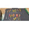 Image 1 : LOT OF ASSORTED SCREWDRIVERS