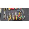 Image 4 : LOT OF ASSORTED SCREWDRIVERS