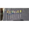 Image 3 : LOT OF ASSORTED SCREWDRIVERS