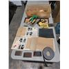 Image 1 : LARGE LOT PUTTY, KNIVES, SANDING BLOCKS AND SAND APER