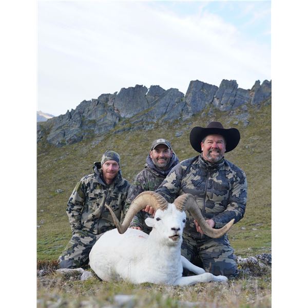 10 - DAY DALL’S SHEEP/ ARCTIC GRIZZLY/BARREN GROUND/CARIBOU HUNTFOR 1 HUNTER