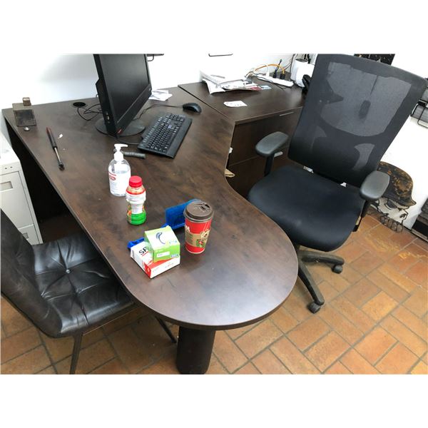 L-SHAPED DESK C/W 2 OFFICE CHAIRS