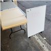 Image 1 : WHITE BOARD ON STAND 28"X 35" AND EASEL PADS