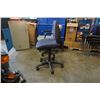 Image 2 : 2 GAS LIFT OFFICE CHAIRS BLUE AND GREY