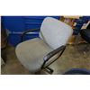 Image 4 : 2 GAS LIFT OFFICE CHAIRS BLUE AND GREY