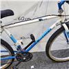 Image 2 : WHITE AND BLUE NISHIKI BIKE