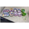 Image 2 : LOT OF POLLY POCKET FIGURES AND CASES