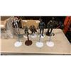 Image 2 : 9 FIGURE STANDS 5 W/ FIGURES
