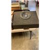 Image 2 : 29 INCH BLACK BAR STOOL AND SPEAKER