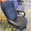 Image 2 : 2 GAS LIFT OFFICE CHAIRS