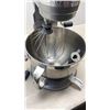 Image 2 : KITCHENAID MIXER WITH BOWL AND 2 ATTACHMENTS - WORKING