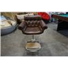 Image 2 : BROWN BUTTON BACK GAS LIFT TAKARA BELMONT BARBERS CHAIR - MADE IN CANADA