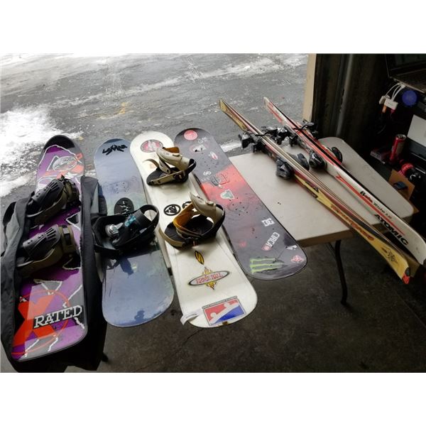 4 SNOWBOARDS AND 2 PAIRS OF SKIS - LOOK, LAMAR, MORROW, ATOMIC, ROSSIGNOL AND OTHER